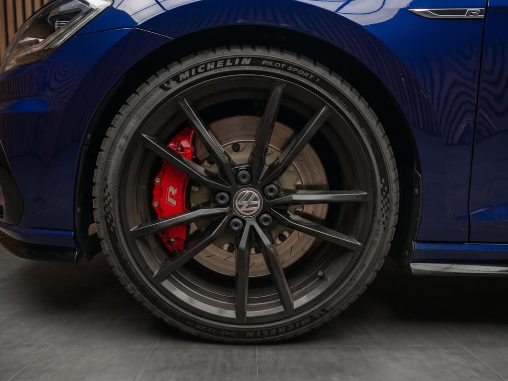 Volkswagen Golf 2.0 TSI 4Motion R — foto 4