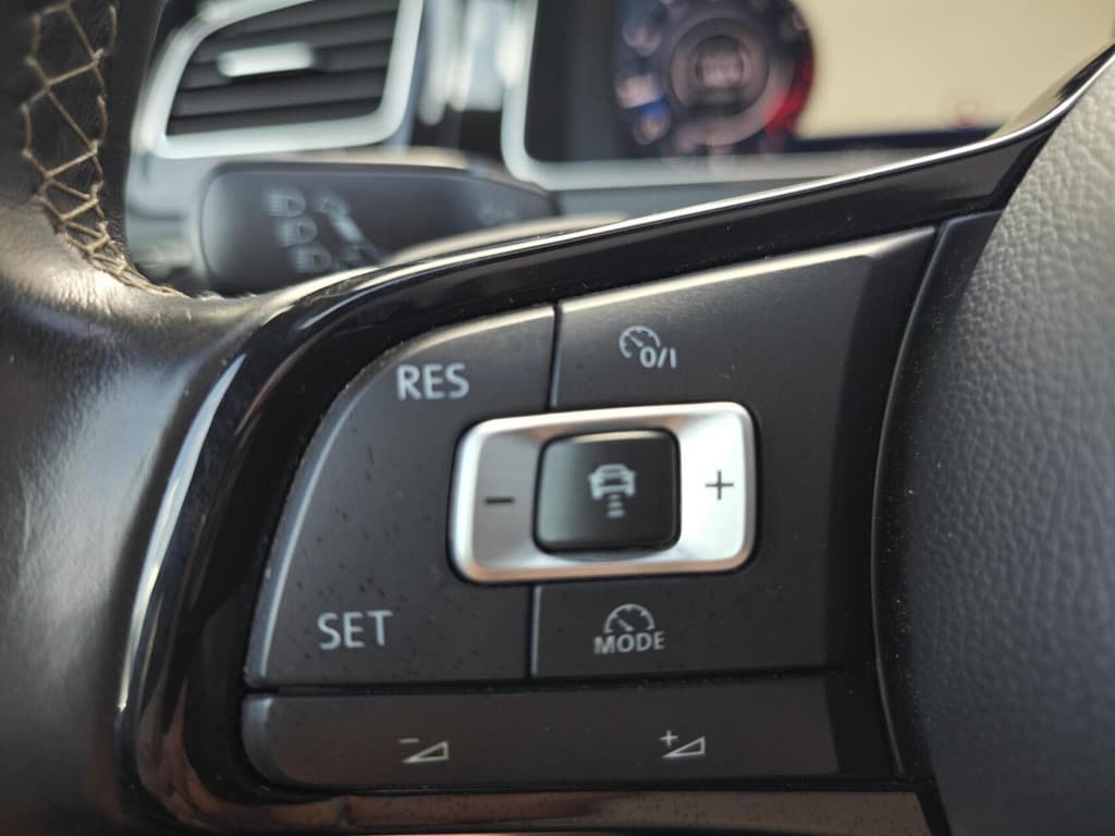 Volkswagen Golf 2.0 TSI 4Motion R — foto 6