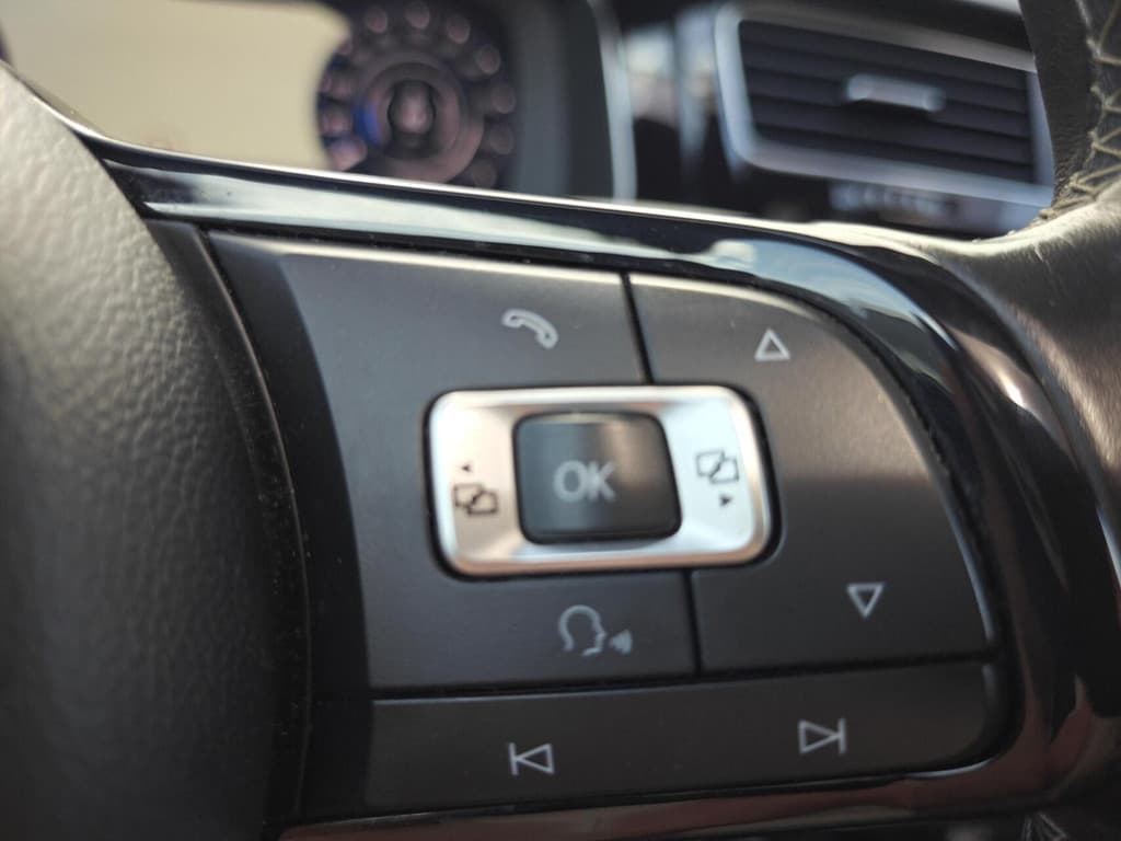 Volkswagen Golf 2.0 TSI 4Motion R — foto 8