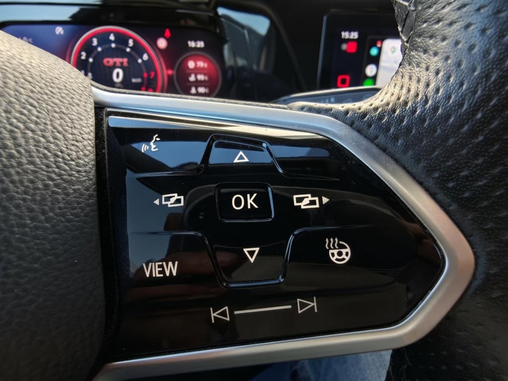Volkswagen Golf 2.0 TSI GTI — foto 12
