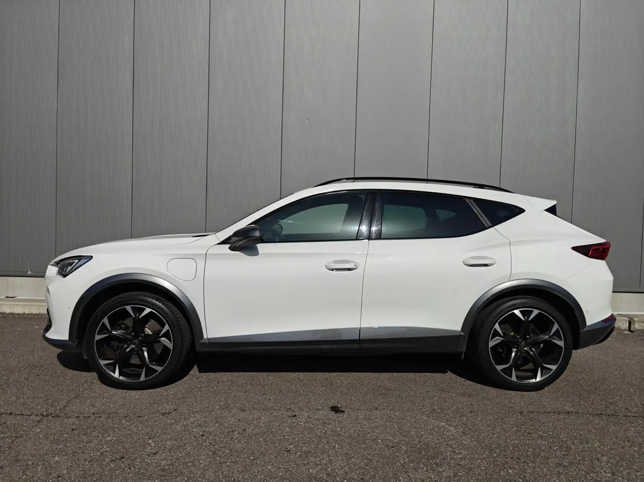 Cupra Formentor e-Hybrid in het wit, een van de meest geïmporteerde modellen van Nederland